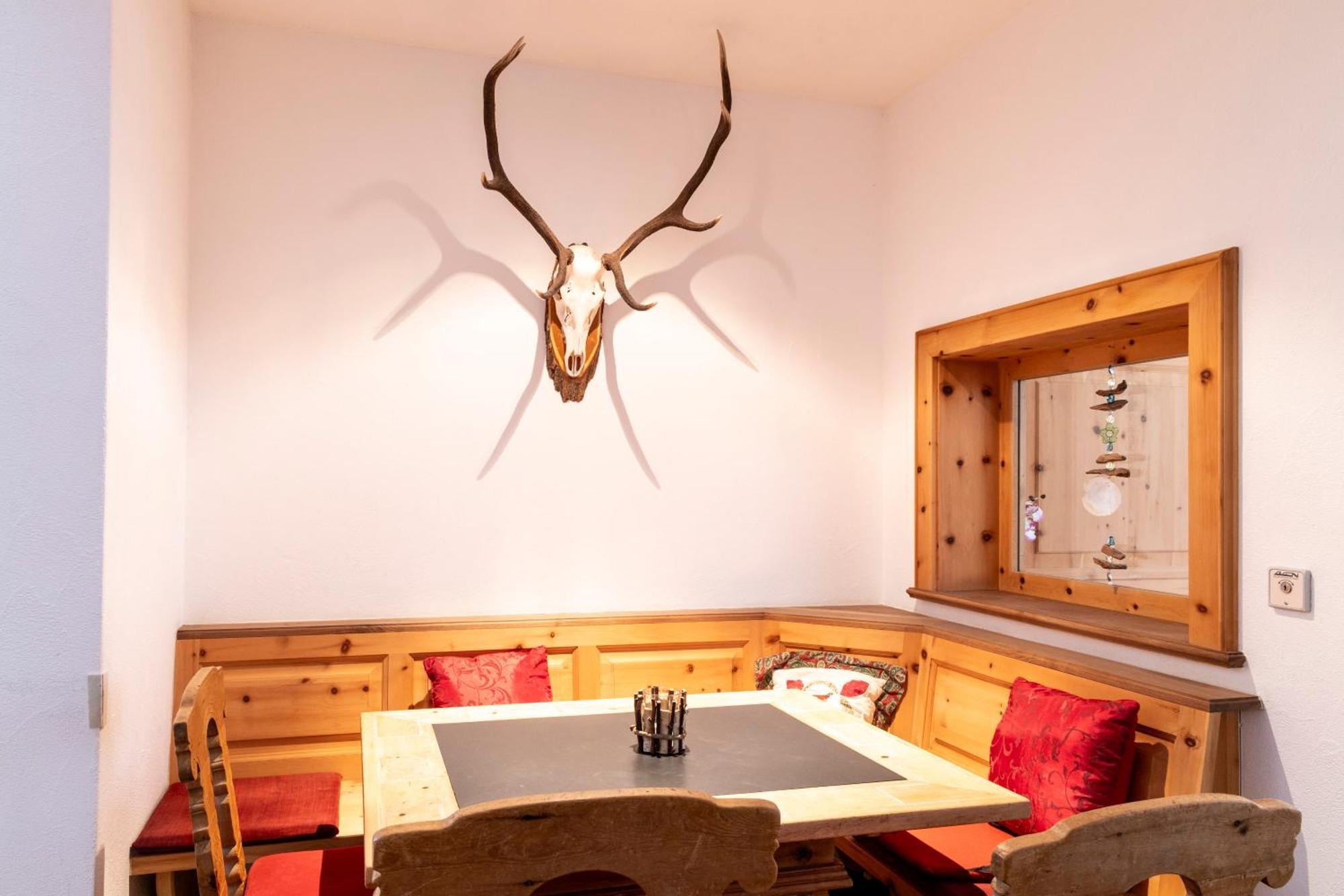 Hotel Chesa Grischa Sils Baselgia Exterior photo